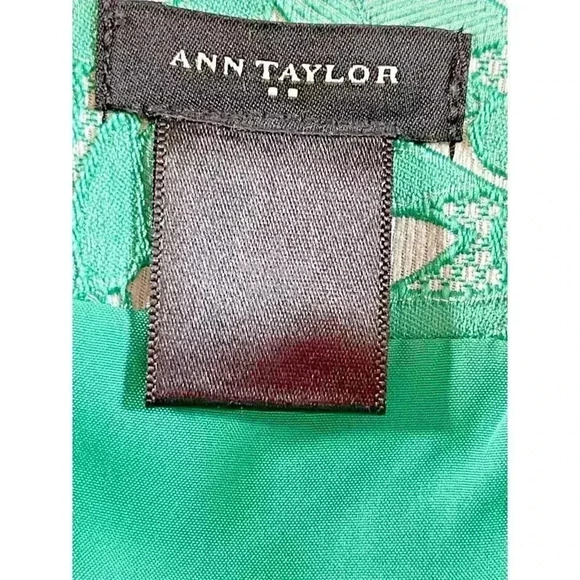 Ann Taylor Petal Lace Pencil Skirt Green White Sz 2 w/ Back Slit - Picture 2 of 6